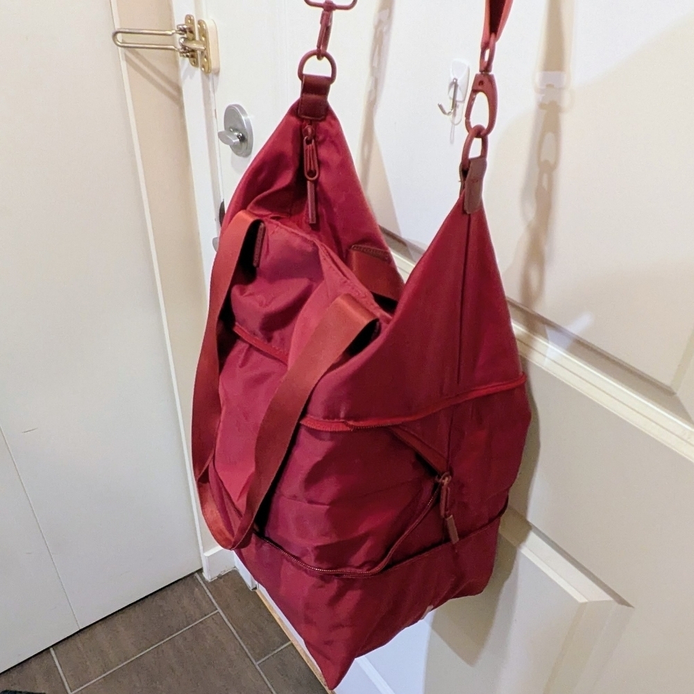 GUC FWD Forward With Design Maroon Expandable Tote Bag - Picture 9 of 12